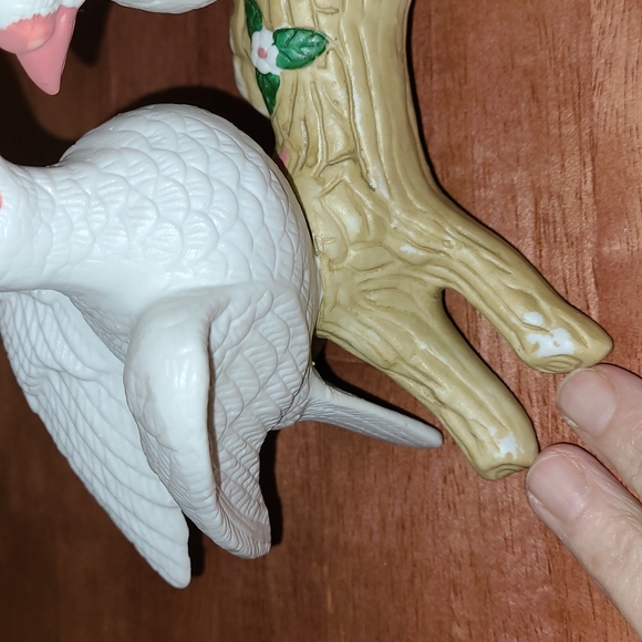 Vintage PR Lovebirds Doves Sea Gulls or Pigeons on Driftwood Branch with Flowers - Picture 9 of 10